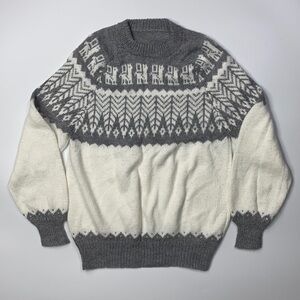 Alpaca Gray White Sweater Medium